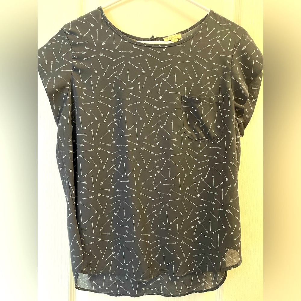 Lily White, short sleeve black top